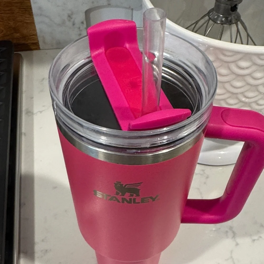 Stanley fuschia 40 ounce  quencher cup with handle - Picture 2 of 6